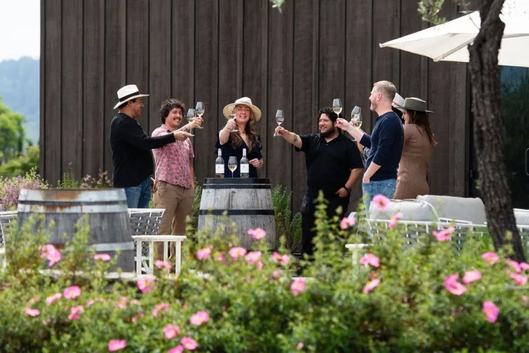 foley johnson experiences picnic in the vineyards